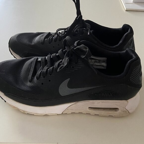 Nike Air Max 90s - Picture 2 of 4